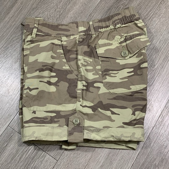 Social Standard by Sanctuary Roll Cuff Camouflage Stretch Cotton Shorts size S - Picture 2 of 10